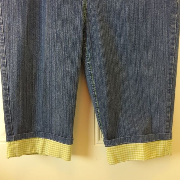 Bill Blass stretch capris with green gingham cuffs - Picture 6 of 11